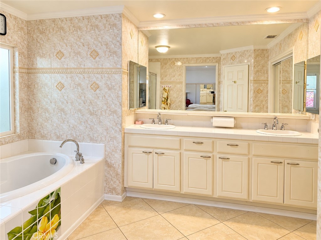 12992 Thornbury Property Photo 8