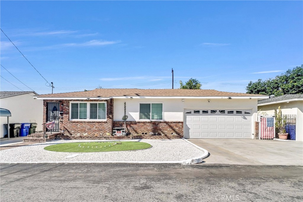 5539 5541 N Willard Property Photo 1