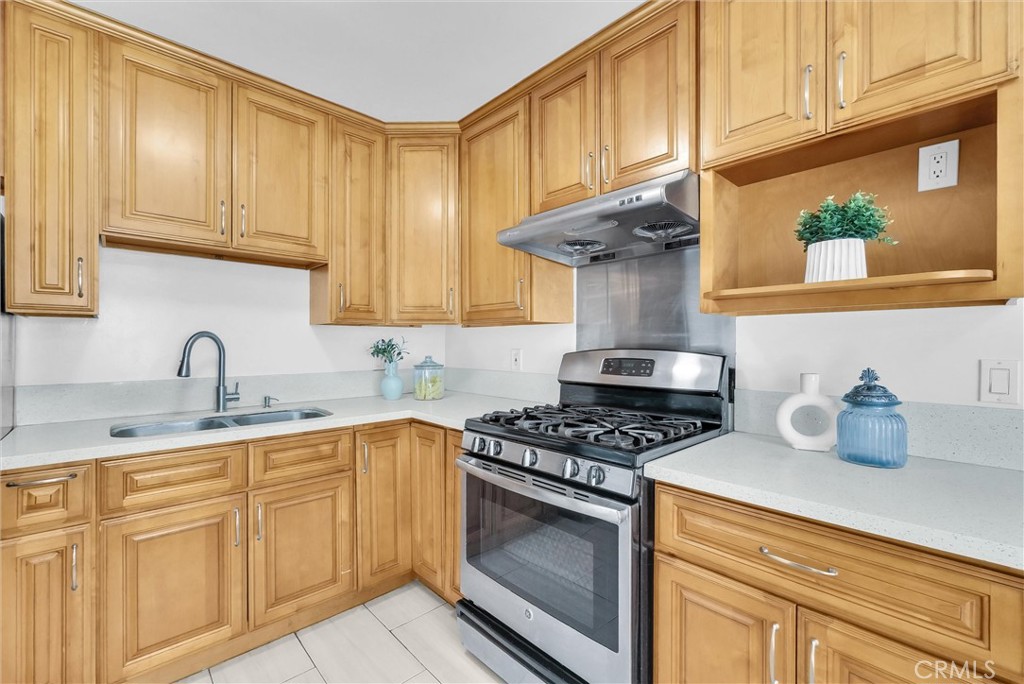 5539 5541 N Willard Property Photo 4
