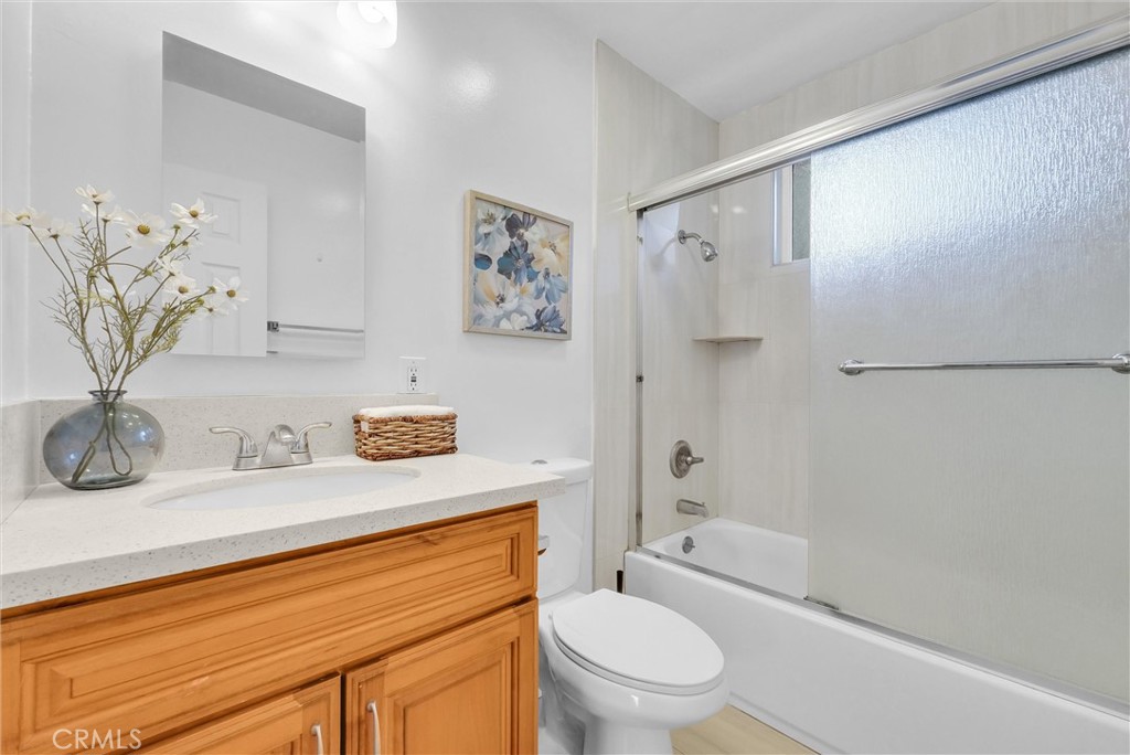 5539 5541 N Willard Property Photo 5