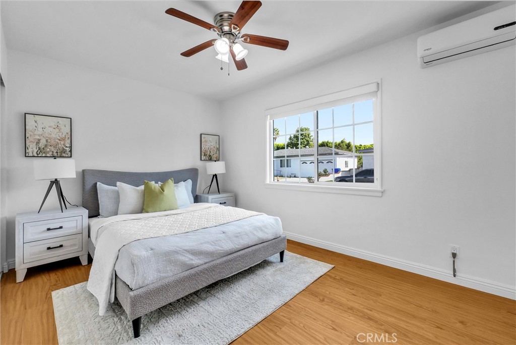 5539 5541 N Willard Property Photo 6