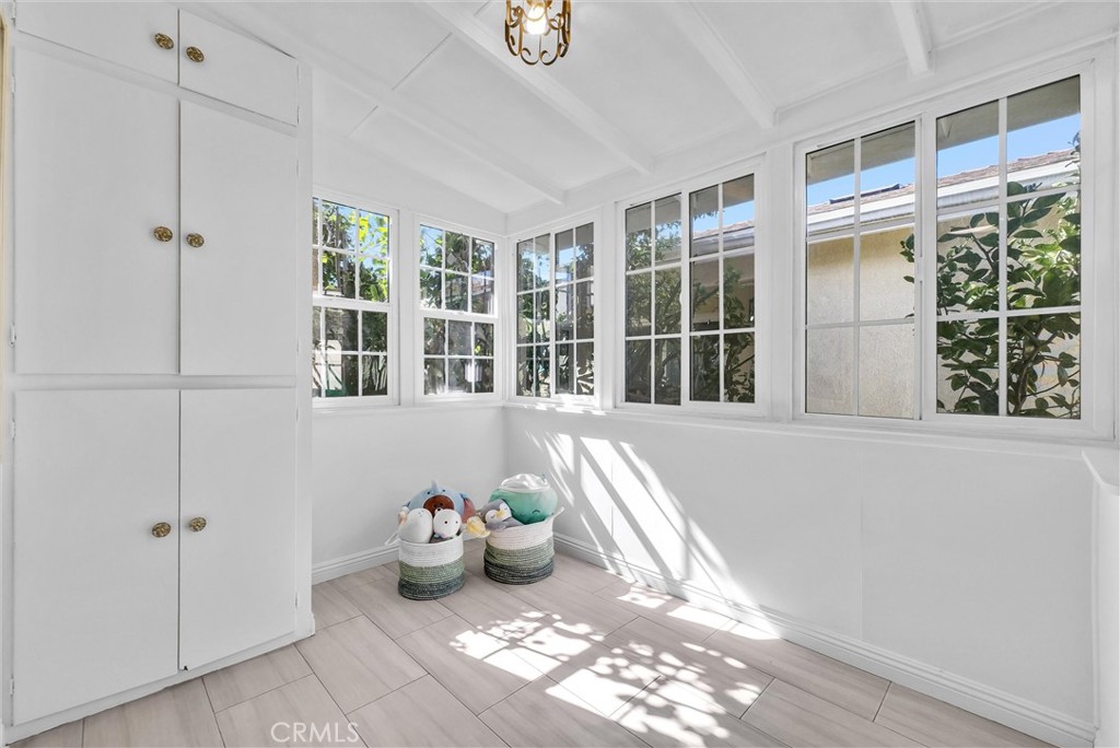 5539 5541 N Willard Property Photo 9