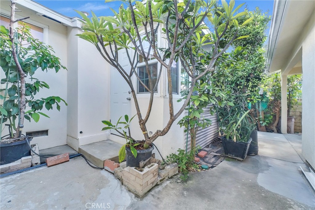 5539 5541 N Willard Property Photo 12