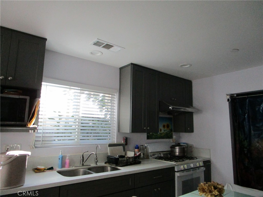 5539 5541 N Willard Property Photo 16