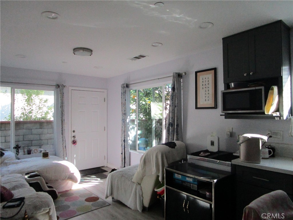 5539 5541 N Willard Property Photo 17