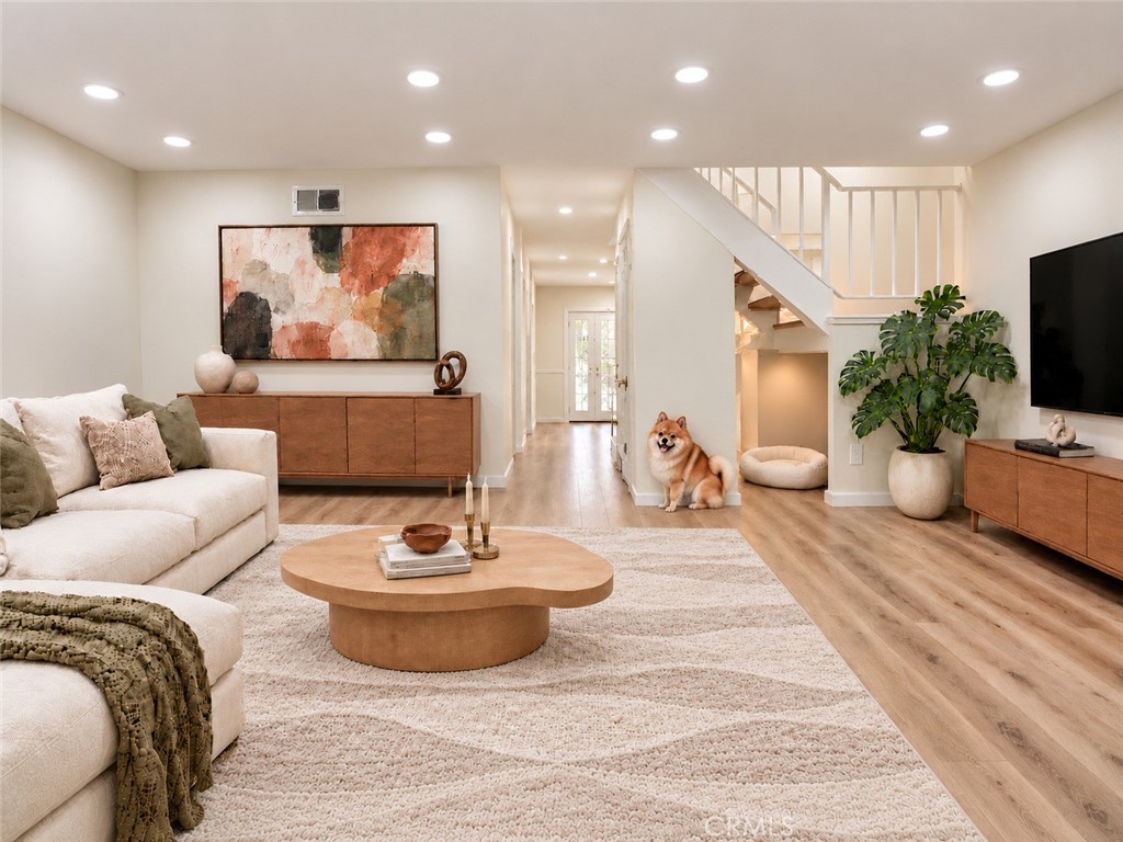 5572 Temple City Property Photo 4