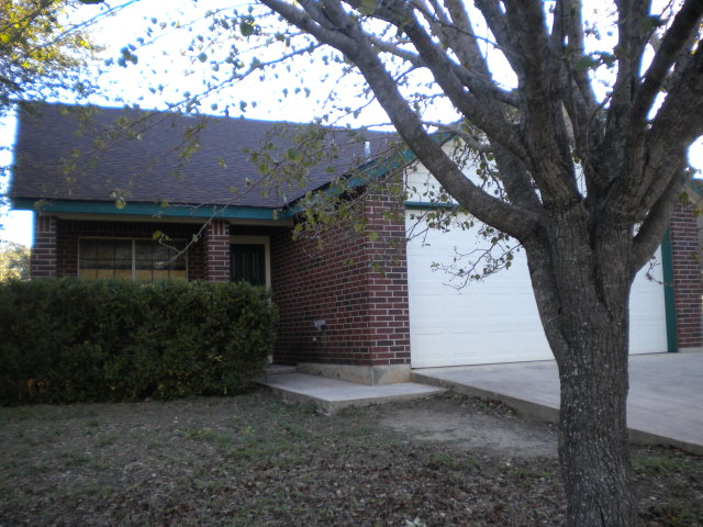 1907 Lisa Lane Property Photo 1
