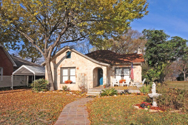 1050 W Coll Street Property Photo 1