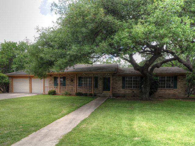 513 Oakwood Boulevard Property Photo 1