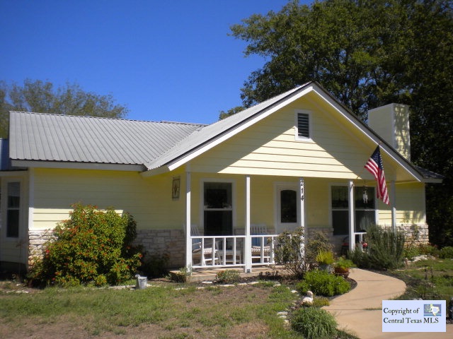 214 Nw River Road Property Photo 1
