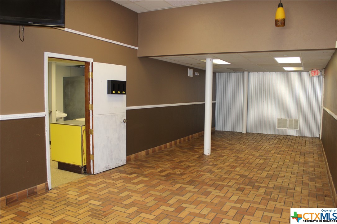 104 N Main Street Property Photo 5