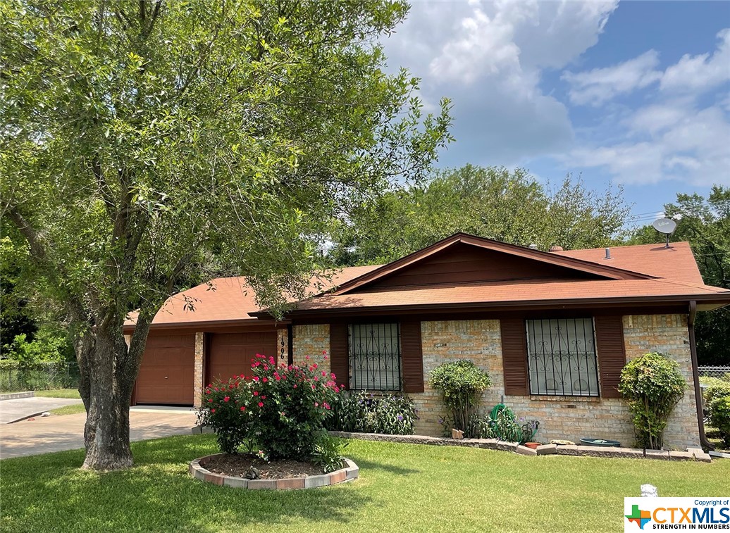 1906 Willowbend Drive Property Photo 1