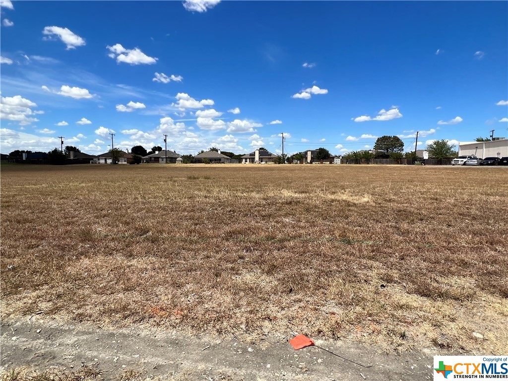 1601 E Elms Road Property Photo 1