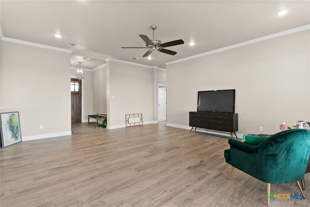 930 Inka Road Property Photo 8