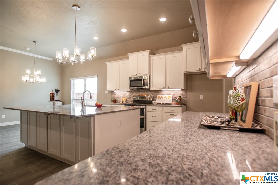 1027 Winchester Drive Property Photo 3