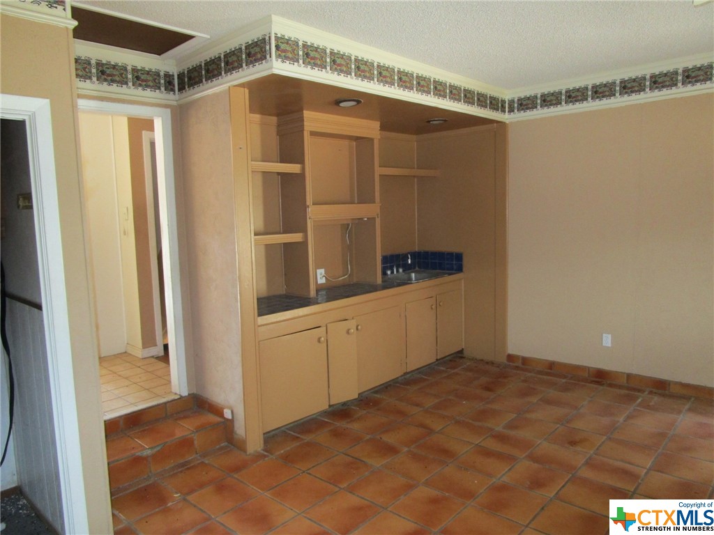 1203 N Walnut Avenue Property Photo 25