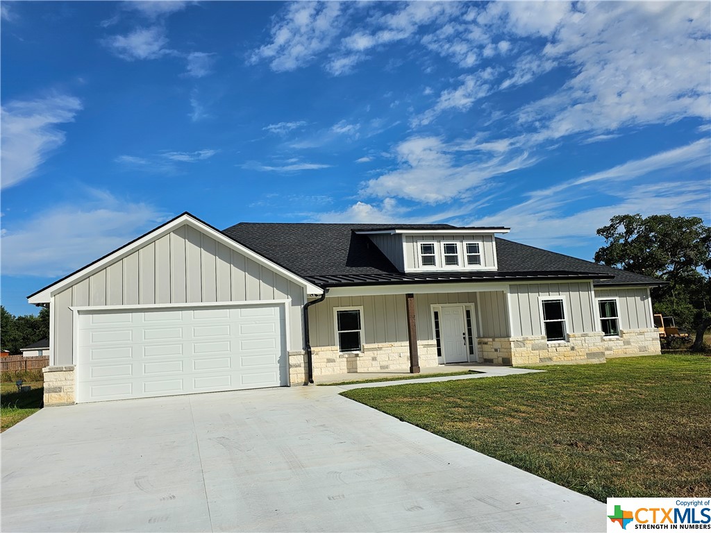 221 Enchanted Oaks Property Photo 1