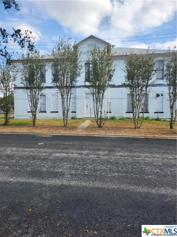 702 E Convent Street Property Photo 1