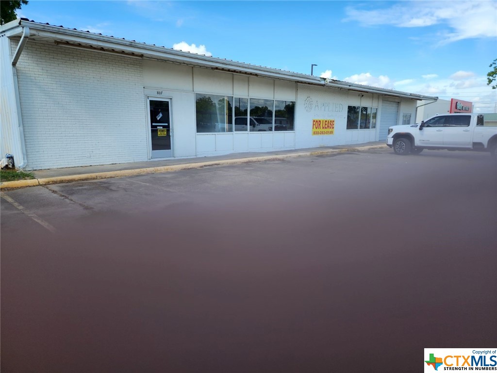807 E Main Property Photo 1