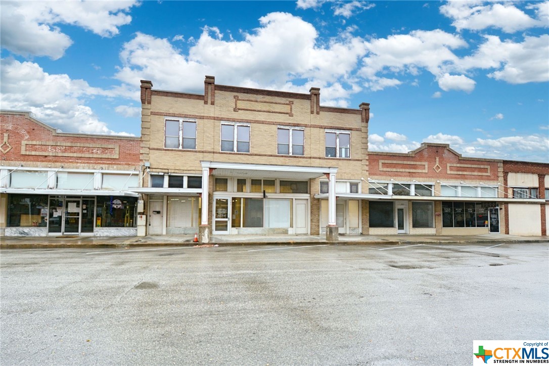109 N River Street Property Photo 1