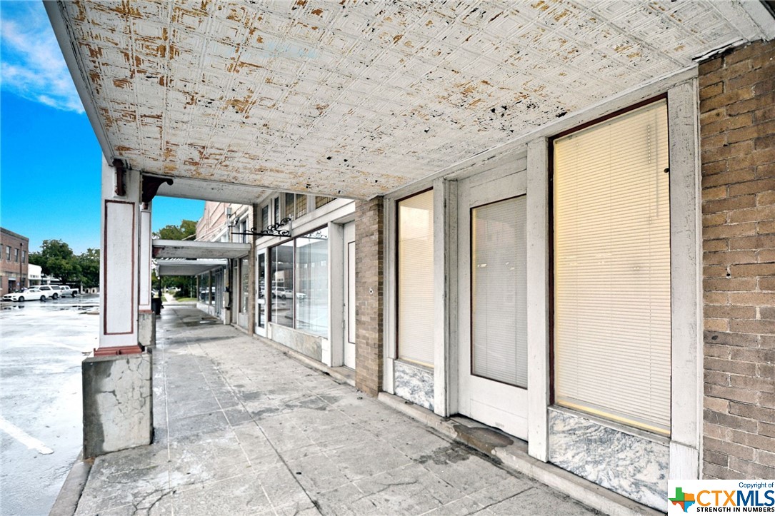109 N River Street Property Photo 3