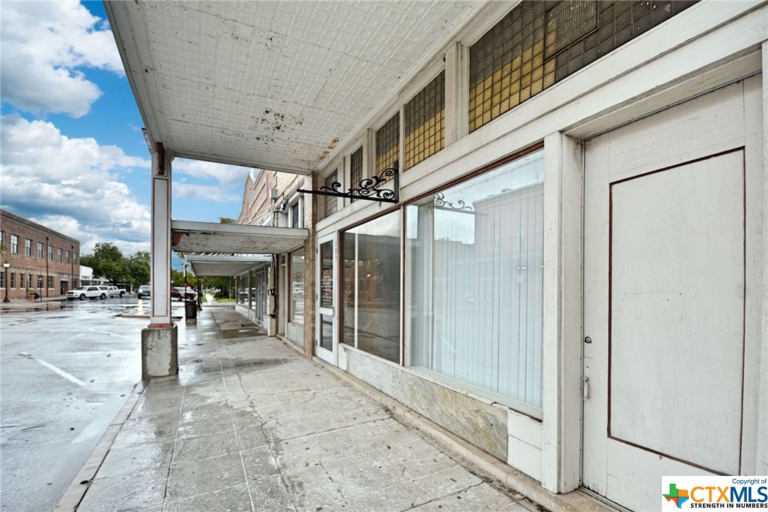 109 N River Street Property Photo 4