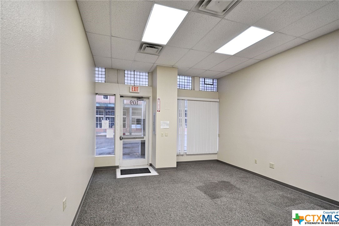 109 N River Street Property Photo 5
