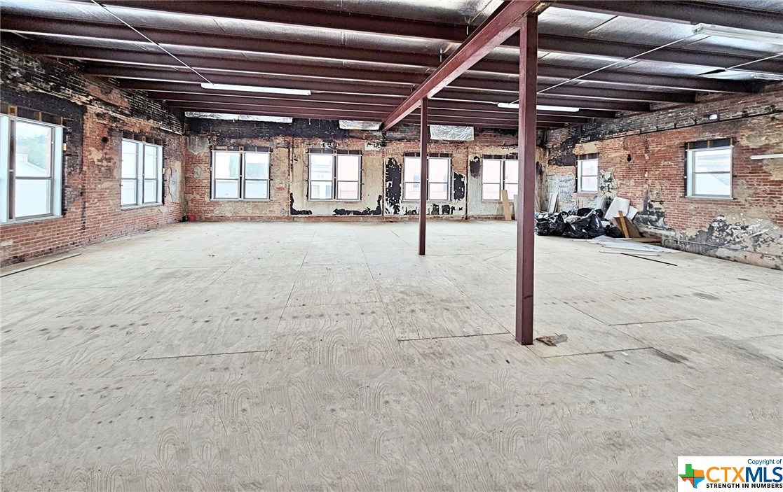 109 N River Street Property Photo 37