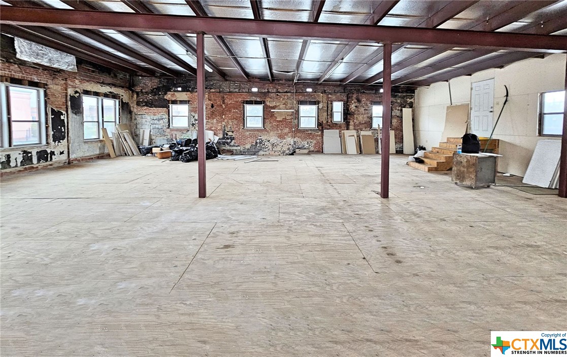109 N River Street Property Photo 38