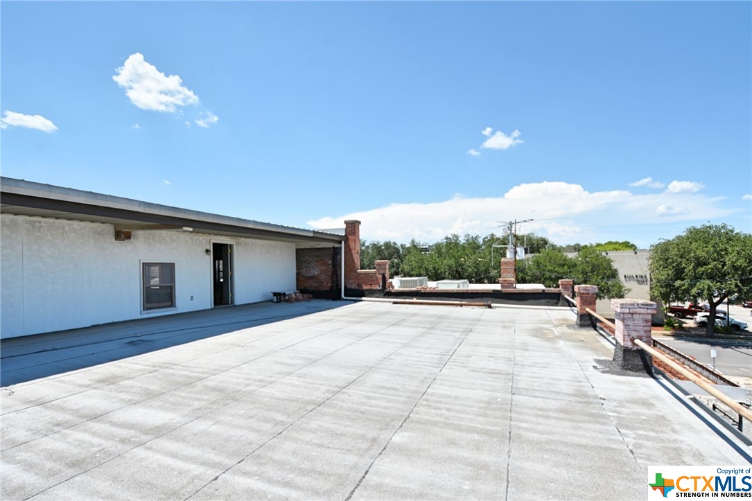 109 N River Street Property Photo 41