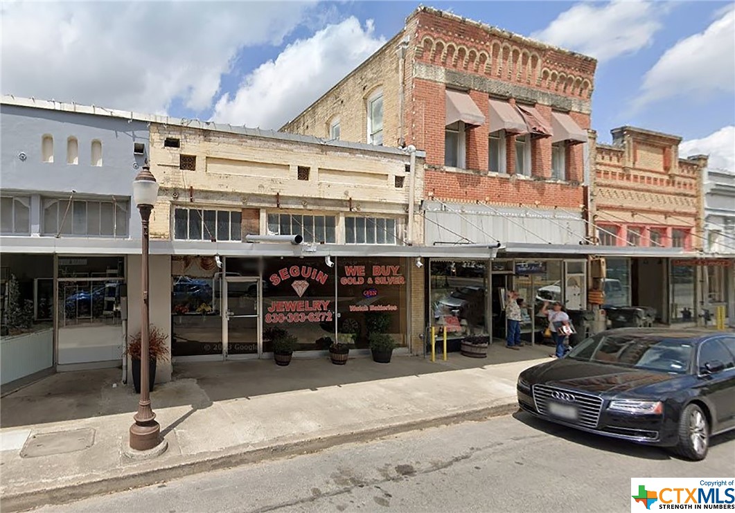 108 N Austin Street Property Photo 1