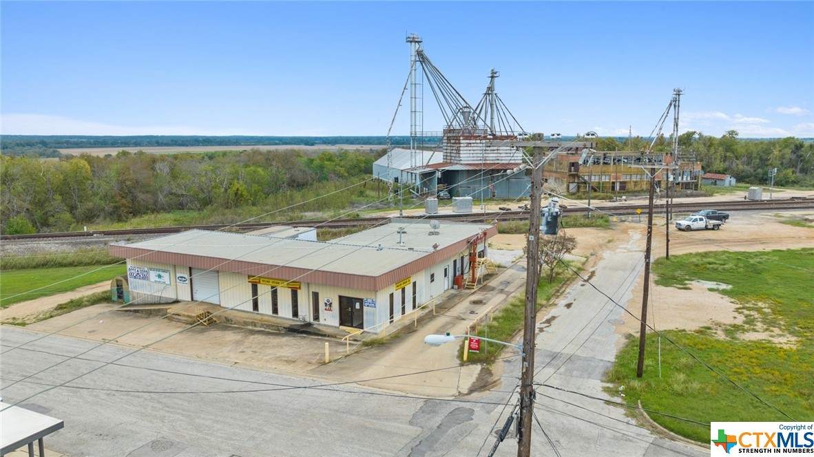 401 S Houston Avenue Property Photo