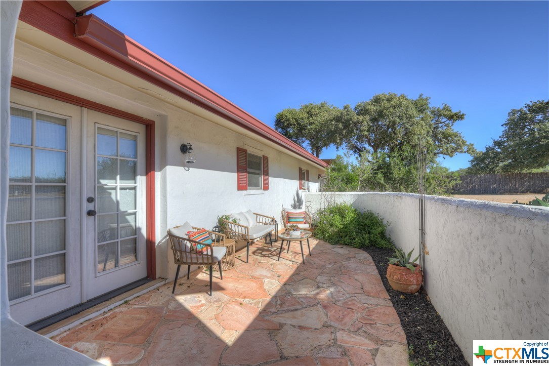 1526 Upper Liveoak Property Photo 5
