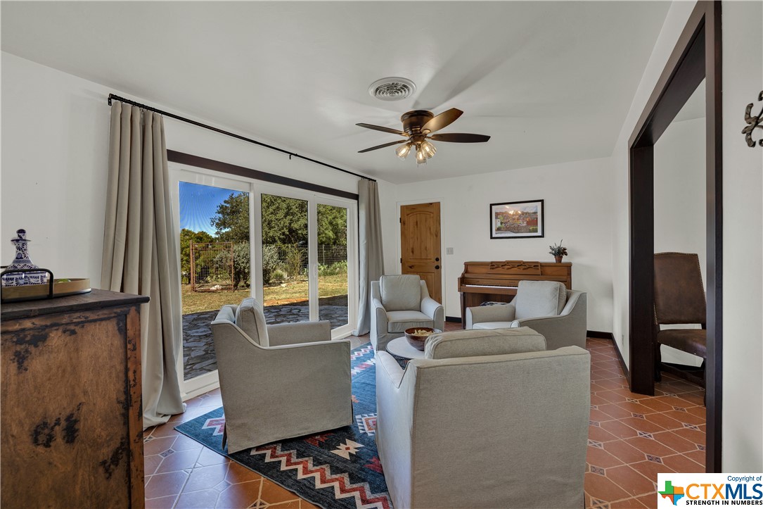 1526 Upper Liveoak Property Photo 18