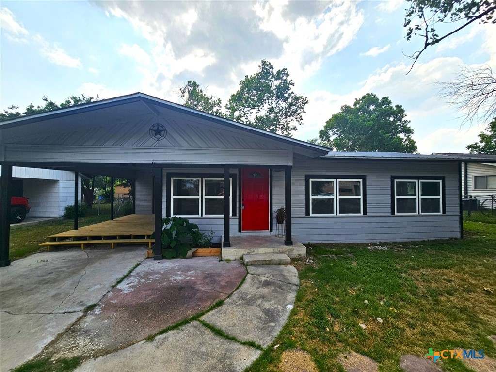 2210 Louise Street Property Photo 2