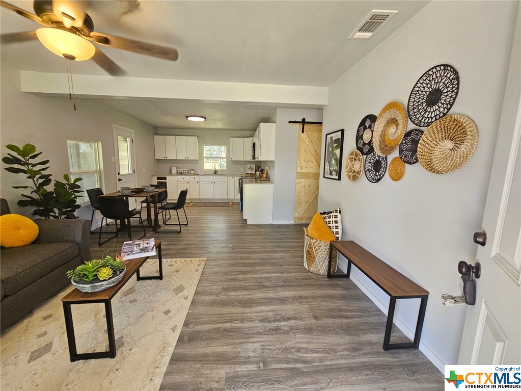 2210 Louise Street Property Photo 4