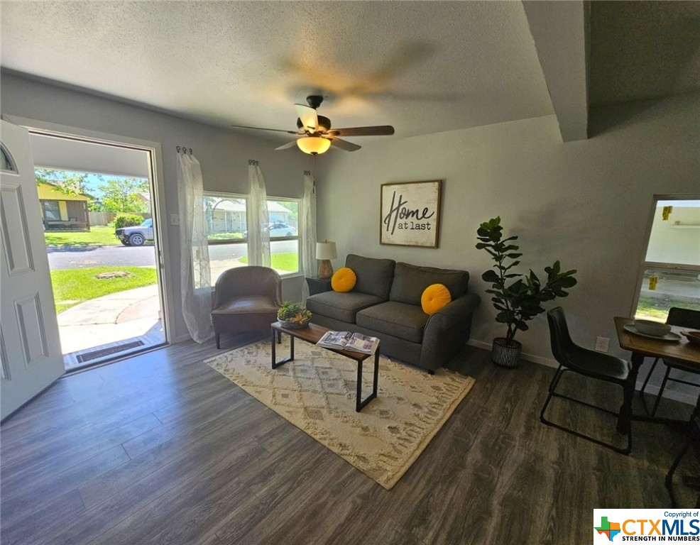 2210 Louise Street Property Photo 5