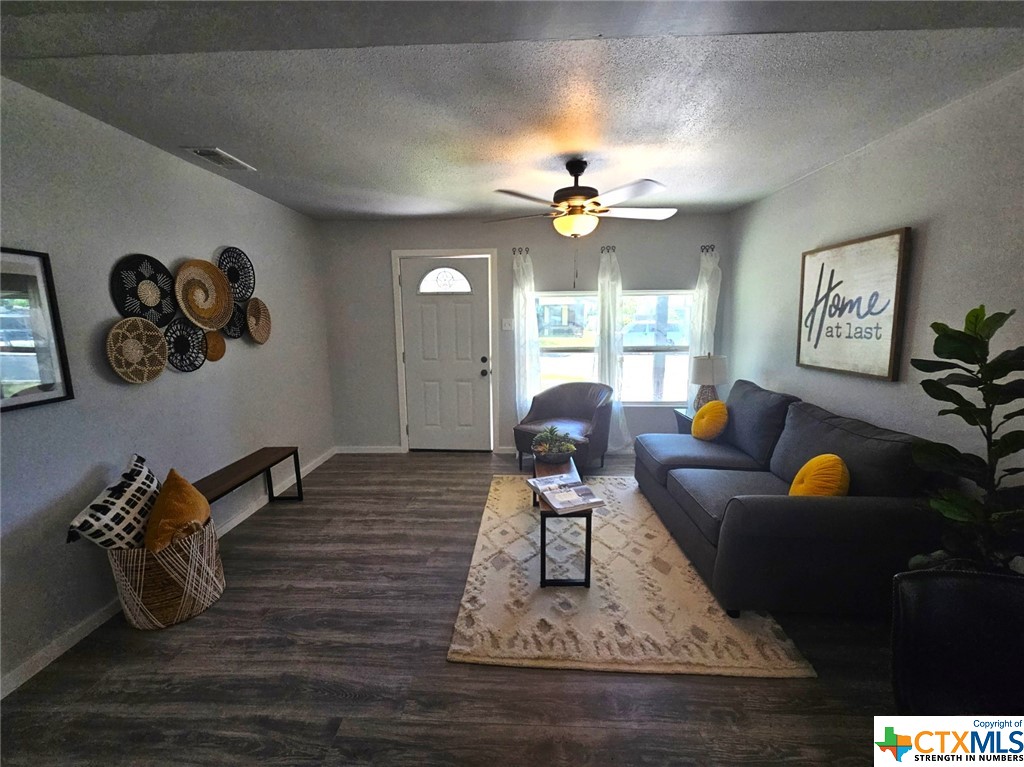 2210 Louise Street Property Photo 6
