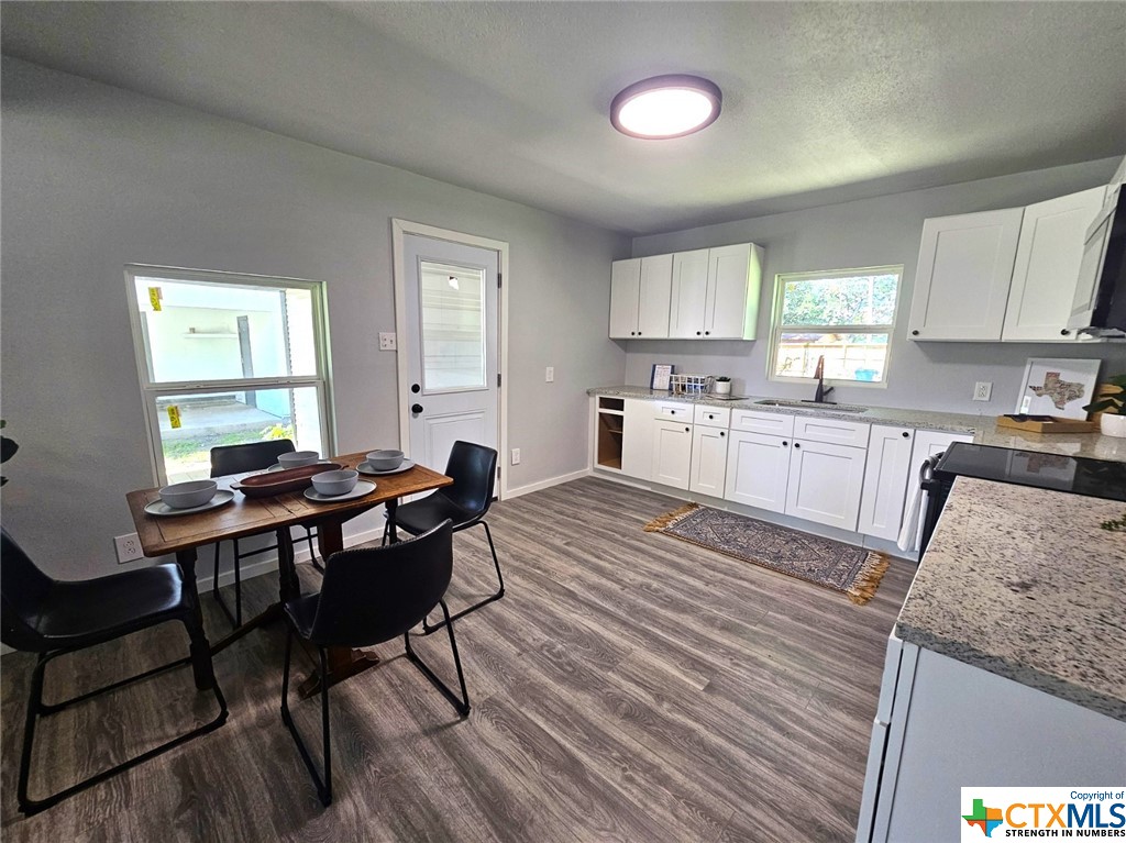 2210 Louise Street Property Photo 8