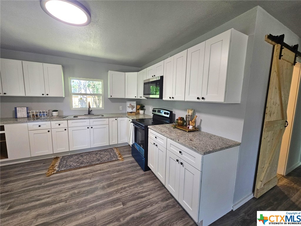 2210 Louise Street Property Photo 9