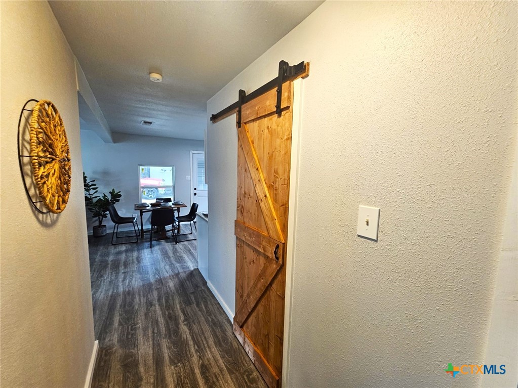 2210 Louise Street Property Photo 10