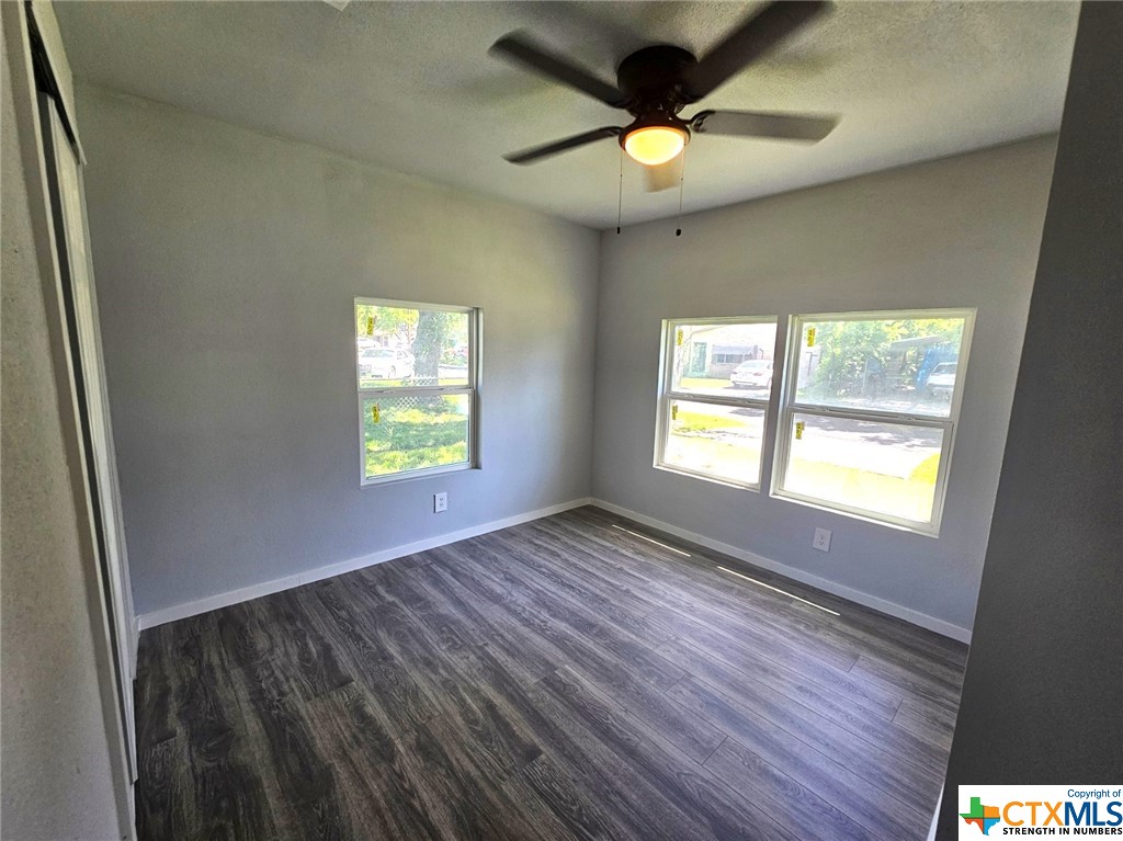 2210 Louise Street Property Photo 11