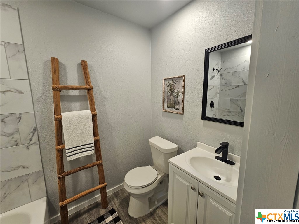 2210 Louise Street Property Photo 13