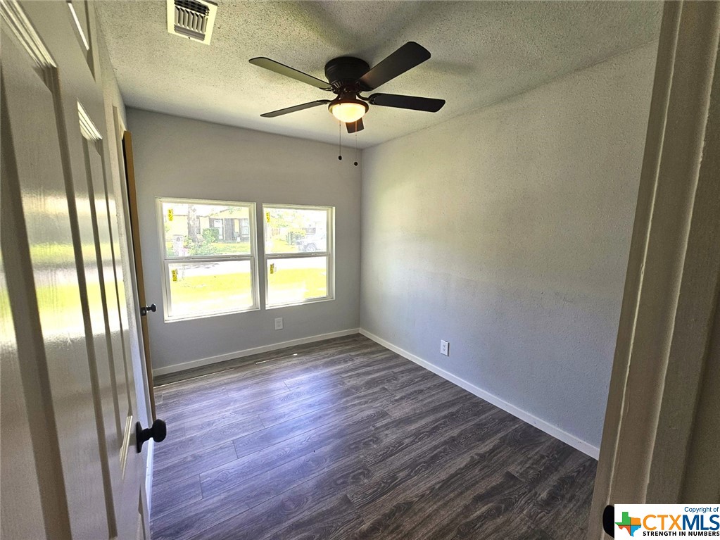 2210 Louise Street Property Photo 14