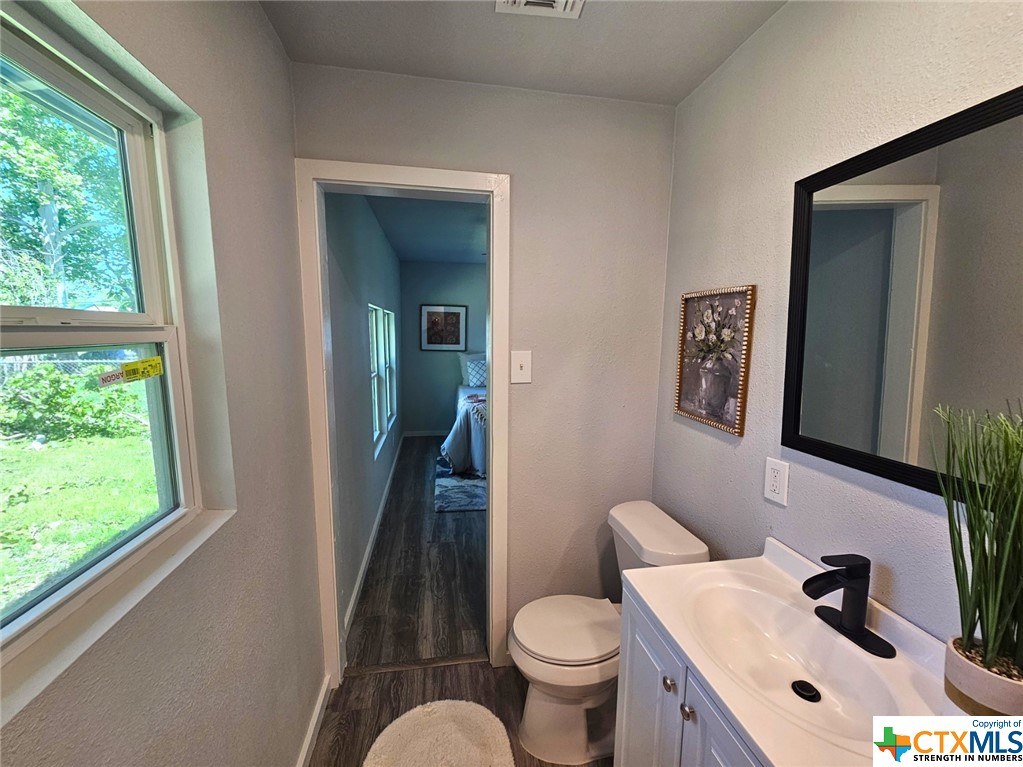 2210 Louise Street Property Photo 19