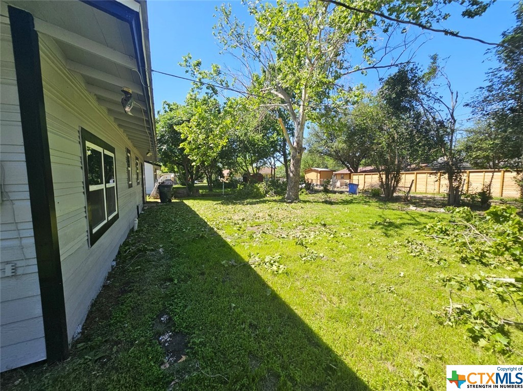 2210 Louise Street Property Photo 23