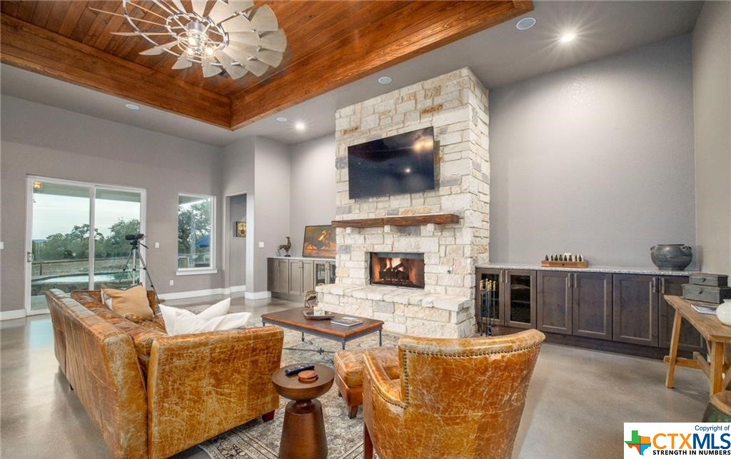 345 Laguna Road Property Photo 4