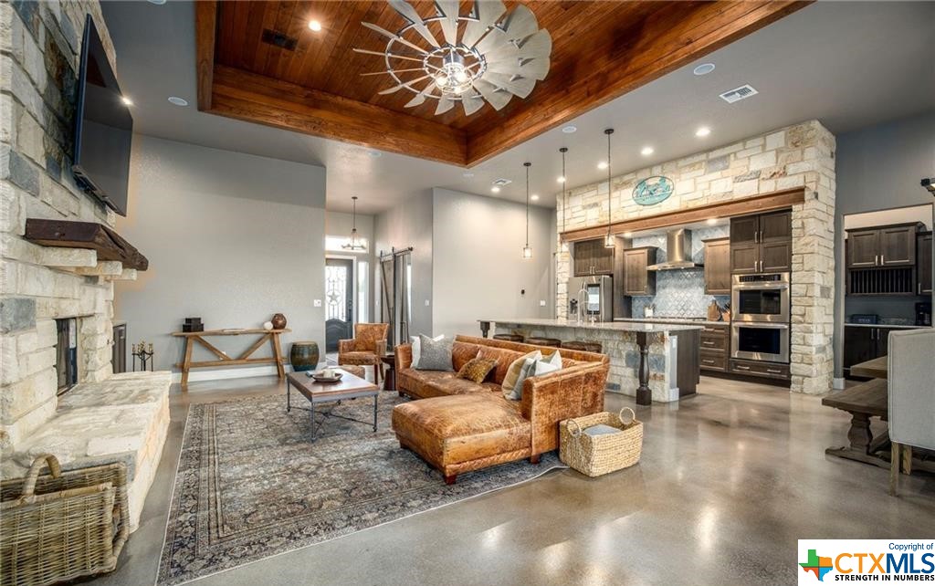 345 Laguna Road Property Photo 5