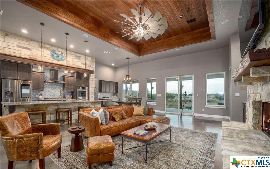 345 Laguna Road Property Photo 6