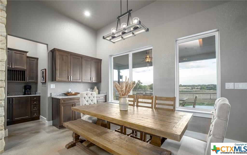 345 Laguna Road Property Photo 8